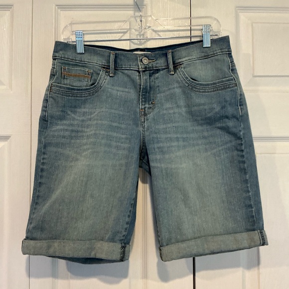 Levi's Pants - 🐸 Levi’s Blue Denim Bermuda Jeans Shorts - Size 8